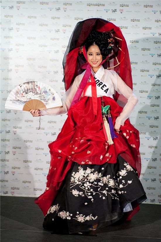 김주리, 한복 자태에 환호..세계 미녀들도 관심 폭발