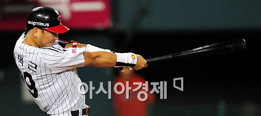 박용택, LG와 4년 최대 34억 원 계약 