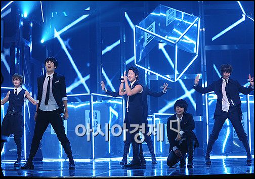 [포토]초신성, 꽉차는 무대