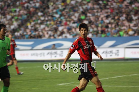 FC서울, 정규리그 1위 '축포'..10년만의 우승 보인다