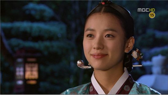 Korean actress Han Hyo-joo as Dong Yi in the No. 1 show in the country "Dong Yi - Jewel in the Crown" [MBC]