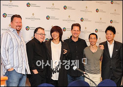 [포토]윤도현 '아시아판 스파이스걸스, 이들과 만들어요'