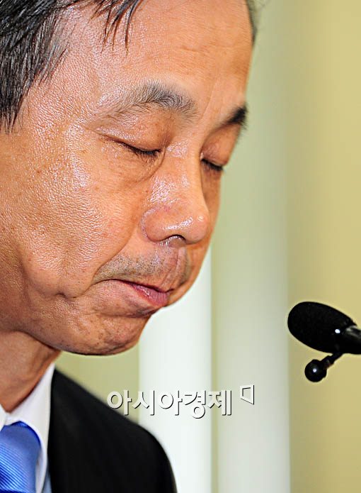 검찰, 이현동 전 국세청장 소환…'국정원 DJ 뒷조사 협조 의혹'