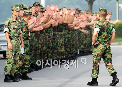 [포토]이정 '전우들아 잘지내'