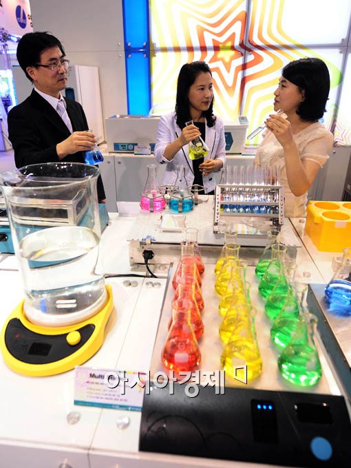 [포토] 바이오 코리아 둘려보는 관람객들