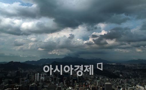 [포토]먹구름 낀 서울하늘