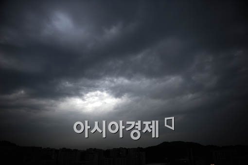 [포토] 빠르게 올라오는 '곤파스'