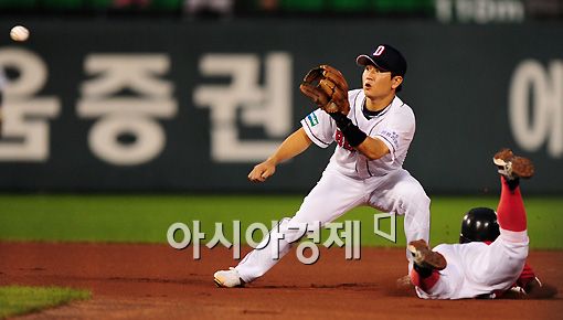 [포토]공보다 빠른 정근우
