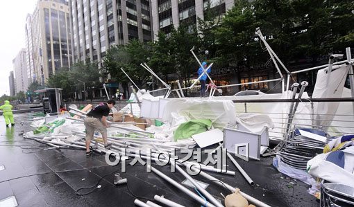 [포토] 쓰러진 천막들
