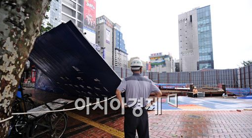 [포토] 무너진 공사장 가림막