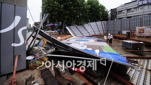 [포토] 곤파스 한방에 와르르..