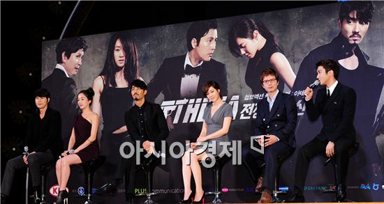 Korean actors Jung Woo-sung, Soo Ae, Cha Seung-won, E Ji-ah, Kim Min-jong and Choi Si-won [Han Youn-jong/Asia Economic Daily]