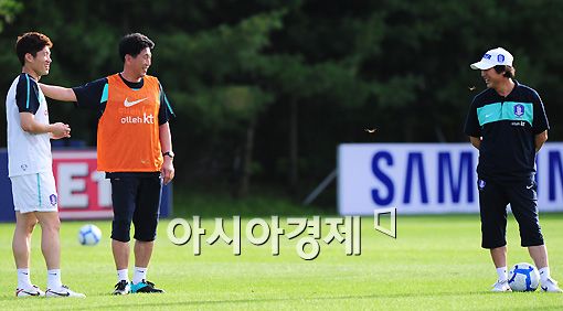 [포토]박지성·박태하·조광래 '훈련은 즐겁게'