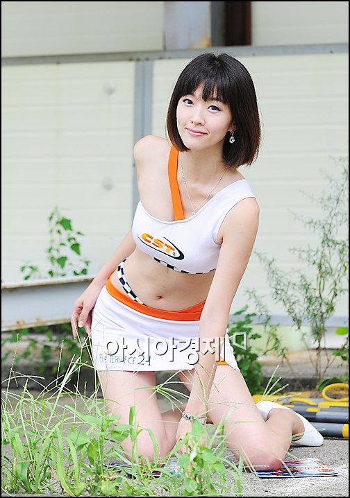 [포토]레이싱걸 안리나, 빛나는 꿀벅지