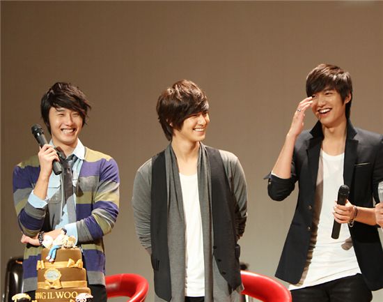 From left, actors Jung Il-woo, Kim Bum and Lee Min-ho at Jung Il-woo's fan meeting held at the Broadhall in Seoul, South Korea on September 5, 2010. [N.O.A Entertainment]