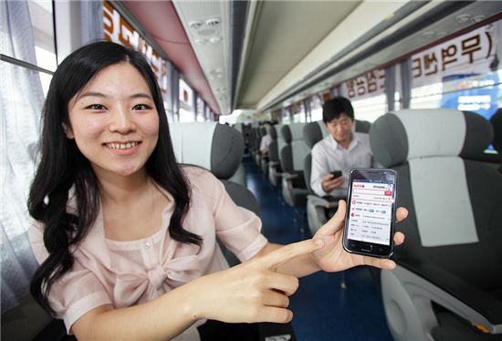 SK텔레콤이 한국도심공항과 손 잡고 공항 리무진 버스에 이동형 와이파이존을 구축한다. 