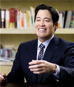 '미식가' 정용진 부회장, 직원들에게 요리책 선물