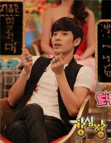Se7en speaks on SBS variety show "Steel Heart" broadcasted on September 7, 2010. [SBS]
