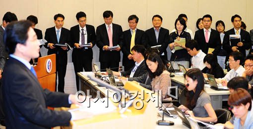 [포토] 이란제재 방안 발표하는 정부