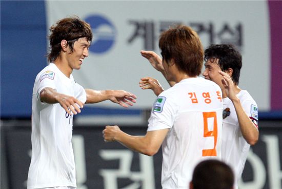 강원 서동현, "퇴장 뒤 김영후에게 한 방 더 먹었다"