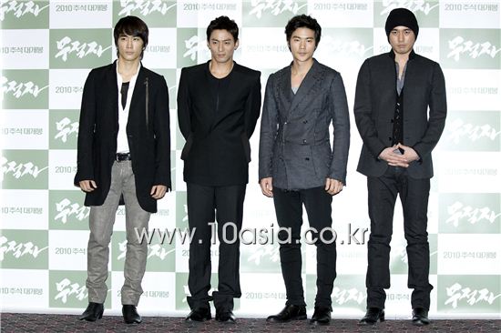 [PHOTO] "The Invincible" cast pose at press screening