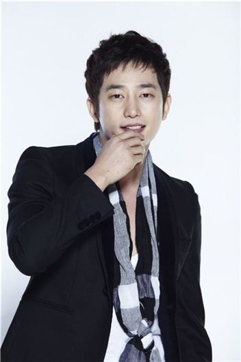 Korean actor Park Si-hoo [Eyagi Entertainment]