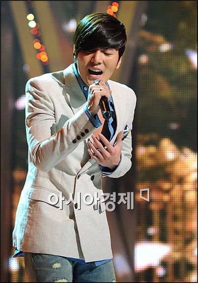 [PHOTO] Eru sings on Mnet "M! CountDown"
