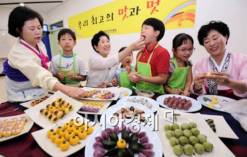 [포토] '이번 추석 송편은 직접 만들어 먹어요~'