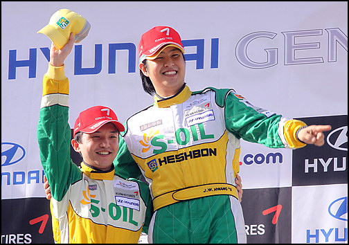 '돌아온 황태자' 황진우, 슈퍼레이스 우승