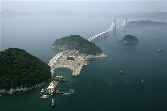 부산-거제 '거가대교' 해저터널 구간 완성