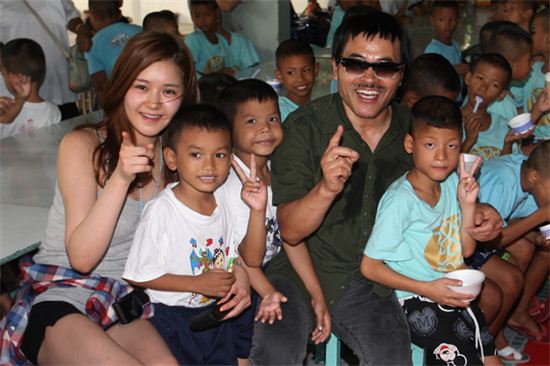 박준 대표, 태국 아이들에게 인기폭발 훈훈한 봉사활동