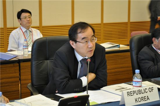 발표 중인 윤영선 관세청장.