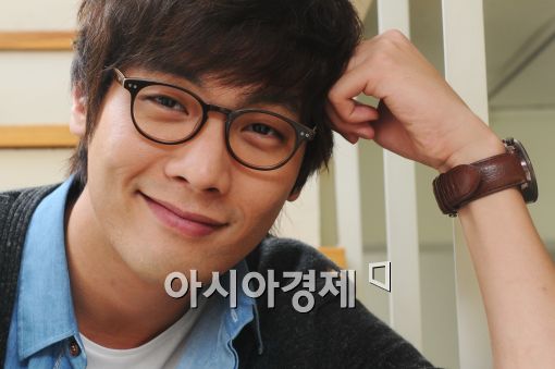 최다니엘에게 안경이란? "외모에 별로 신경쓰지 않아요" (인터뷰)