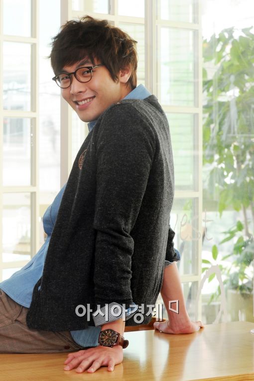 최다니엘에게 안경이란? "외모에 별로 신경쓰지 않아요" (인터뷰)