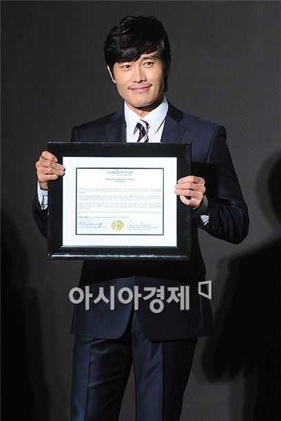 Lee Byung-hun tells 'Terminator' he too was terminator