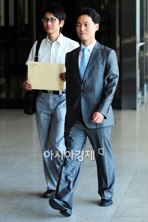 태진아, 최희진 고소.."미니홈피 사과문 후에도 협박 문자"