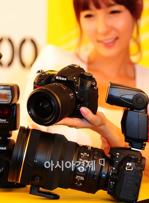 [포토] 'D7000, 가격은 보급형 성능은 중급형~'
