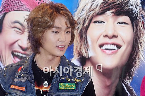 Onew views celebrities' pursuit of multiple jobs positively
