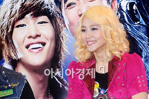 [PHOTO] Dana attends "Rock of Ages" press call