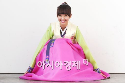 [추석인터뷰②]씨스타 효린, "한복 치마 정말 어색해요"