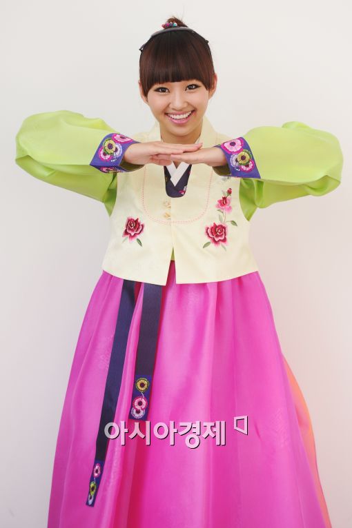 [추석인터뷰②]씨스타 효린, "한복 치마 정말 어색해요"