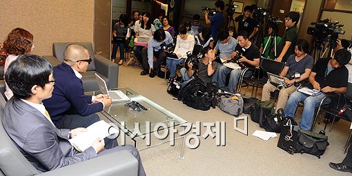 [포토]강코-배소현, '4억 명품녀' 관련 기자회견