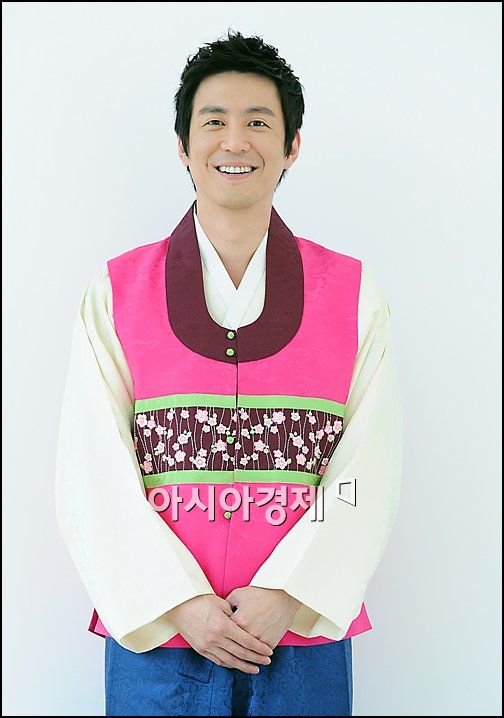 [한복포토]최원영 '한복도 잘 어울리죠?'