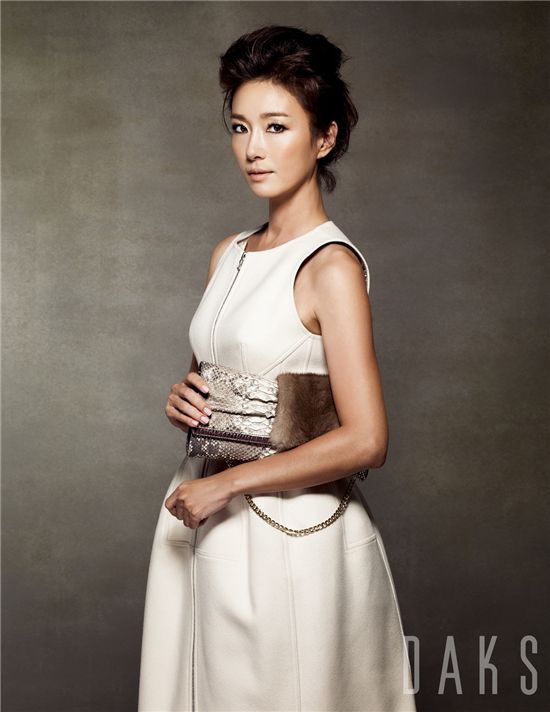 오연수, 절정의 그레이스 패션 매력 '발산'