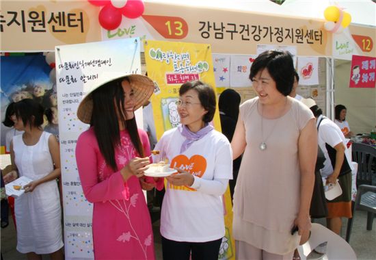 신연희 강남구청장, 다문화 가족 지원  