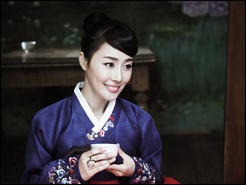 문정희 한가위 인사 '한복도 잘 어울리죠?'