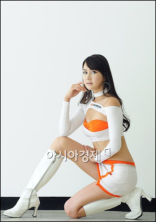 [포토]레이싱걸 한채이, 빛나는 꿀벅지