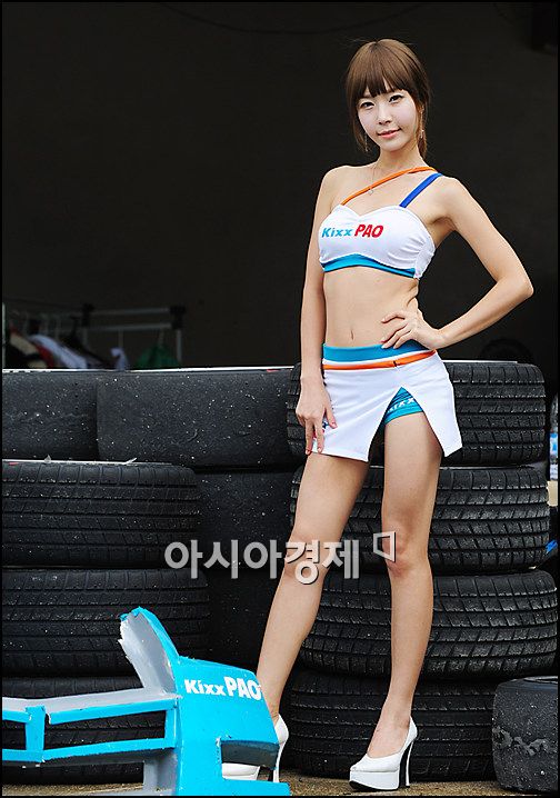 [포토]레이싱걸 민다흰, 이기적 각선미