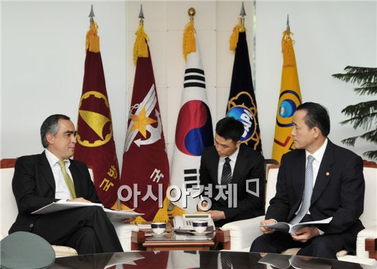 한국·콜롬비아, 국방과학기술협력 손잡았다