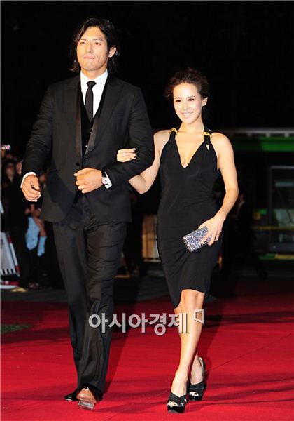 [PHOTO] Oh Ji-ho, Jo Yeo-jeong arrive at Daejong opening